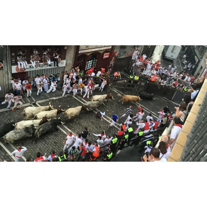 Appartamento Apartamento Mercaderes Pamplona Esterno foto